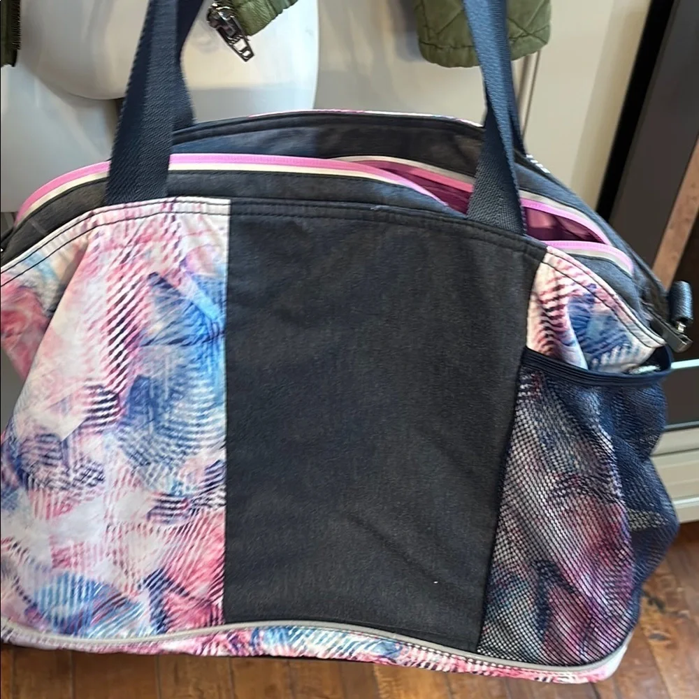Athleta Gym Overnight Bag duffel, Medium